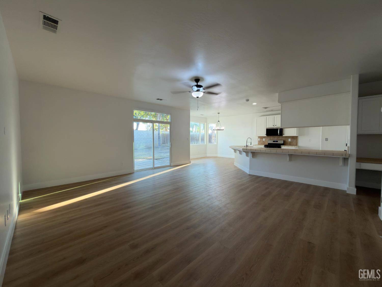 10909 Lewelling Street — photo 5