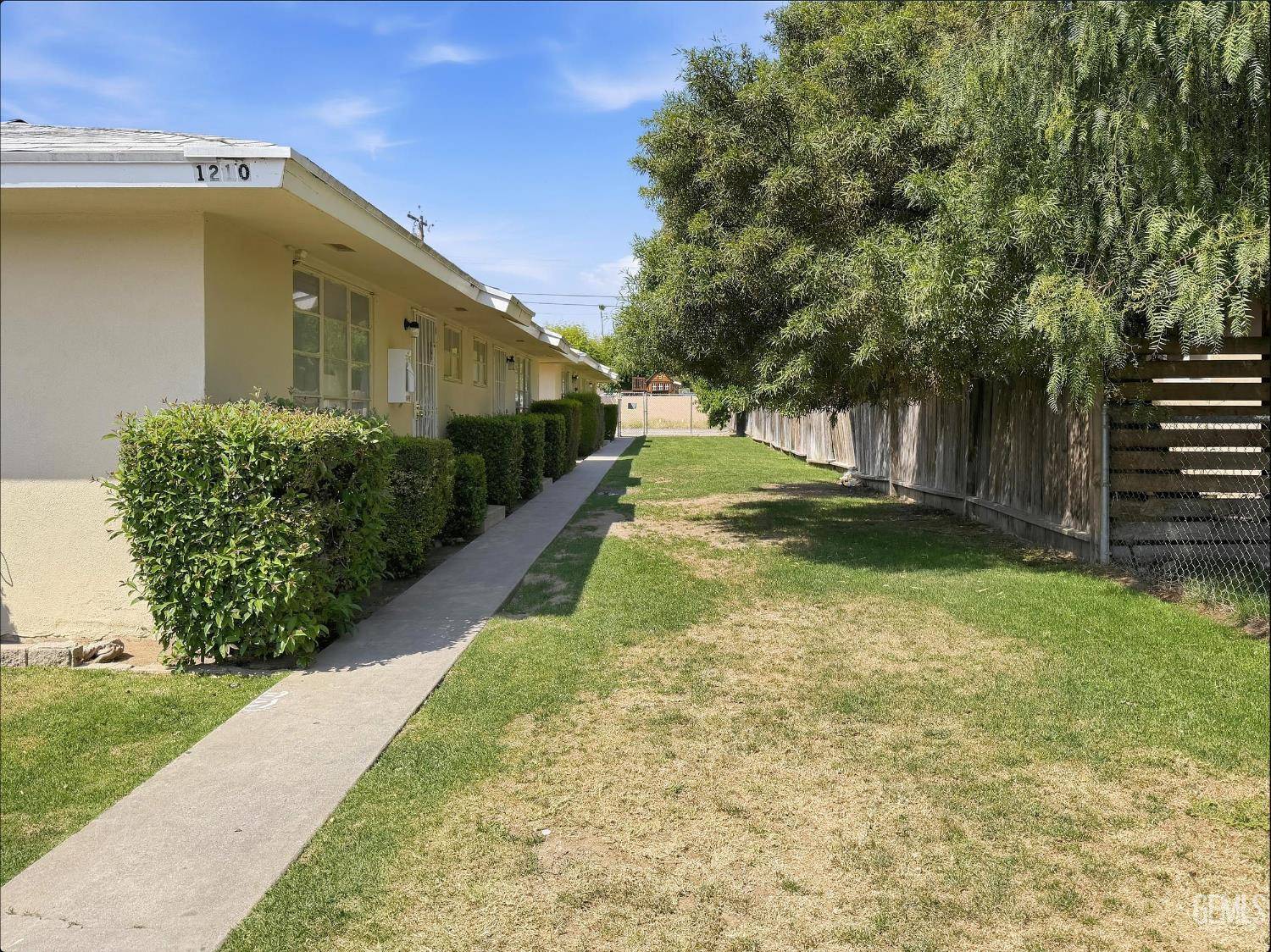 1210 Oregon Street — photo 2