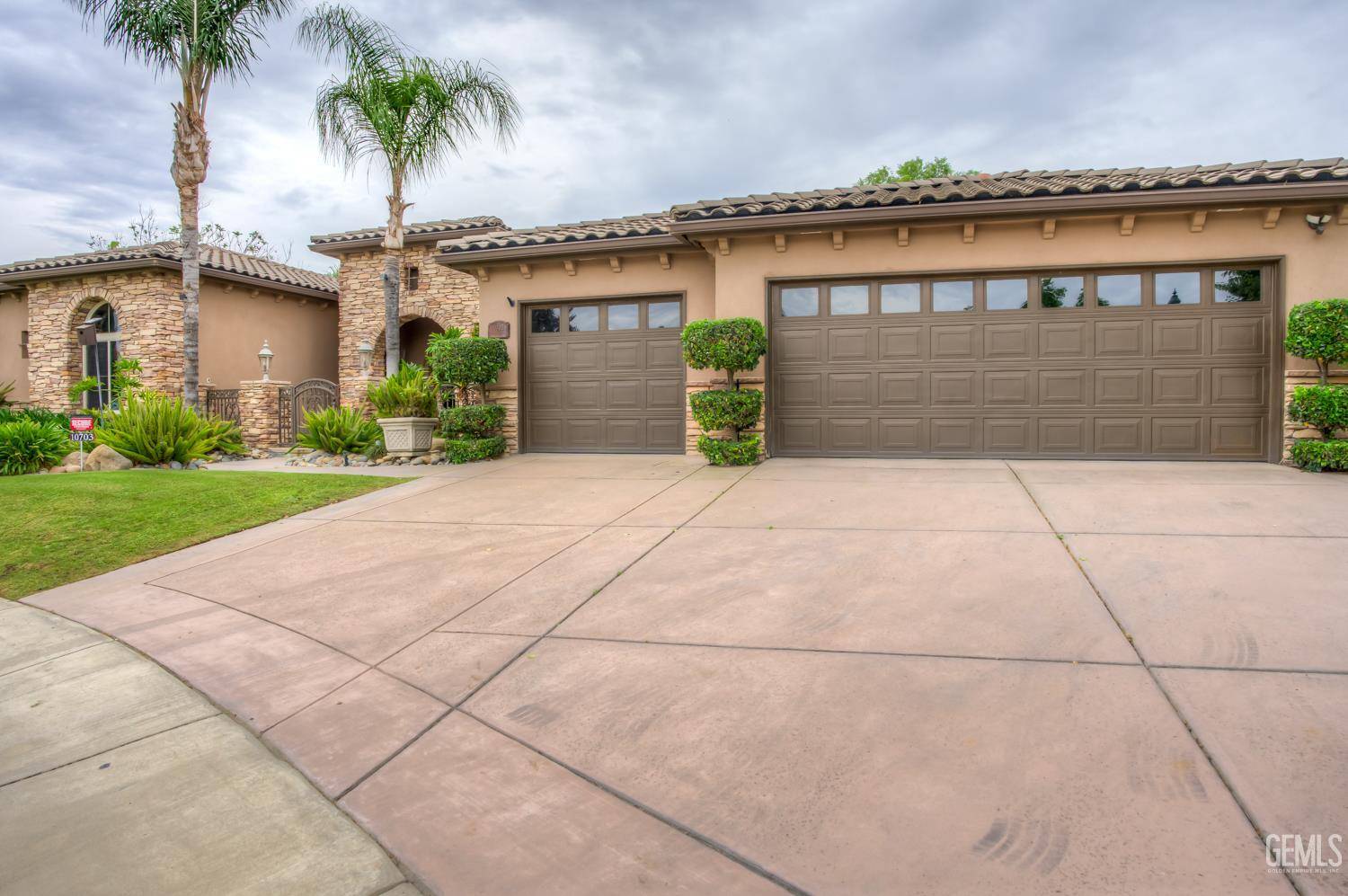 10703 Queensbury Drive — photo 6