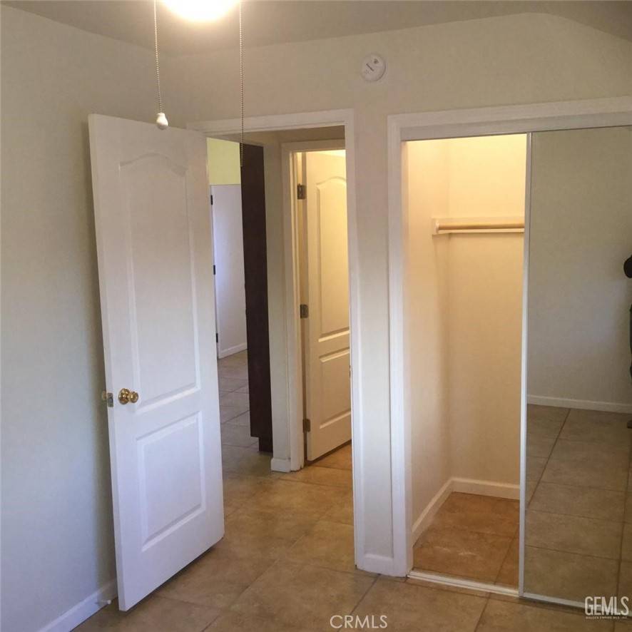 121 Roberts — photo 5