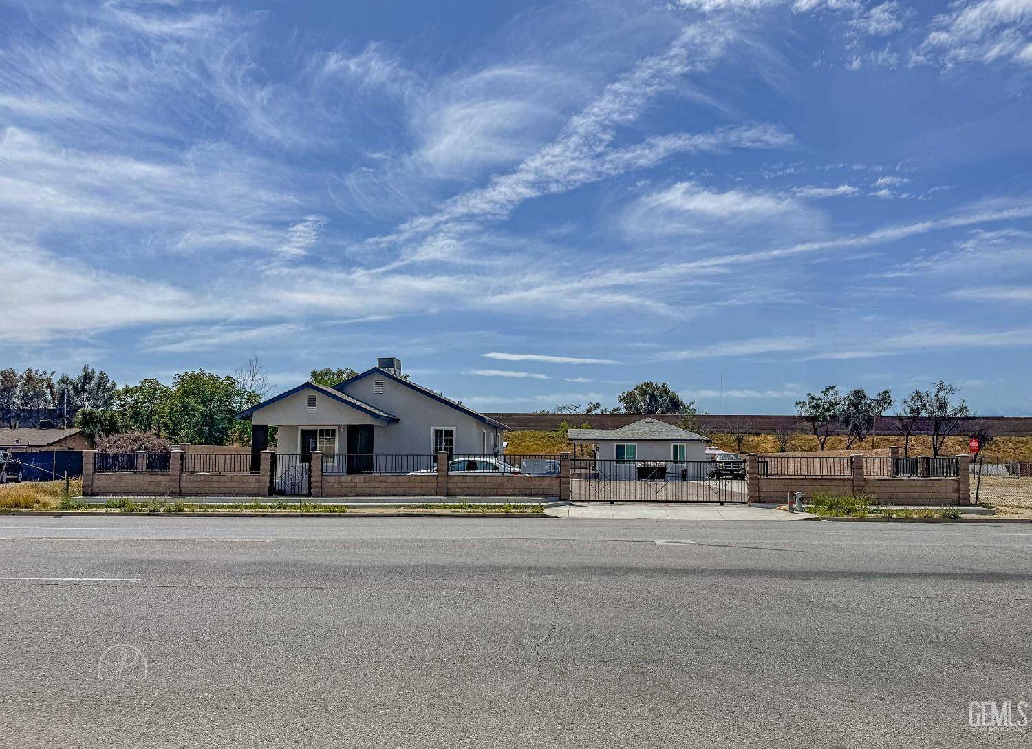 911 E Brundage Lane