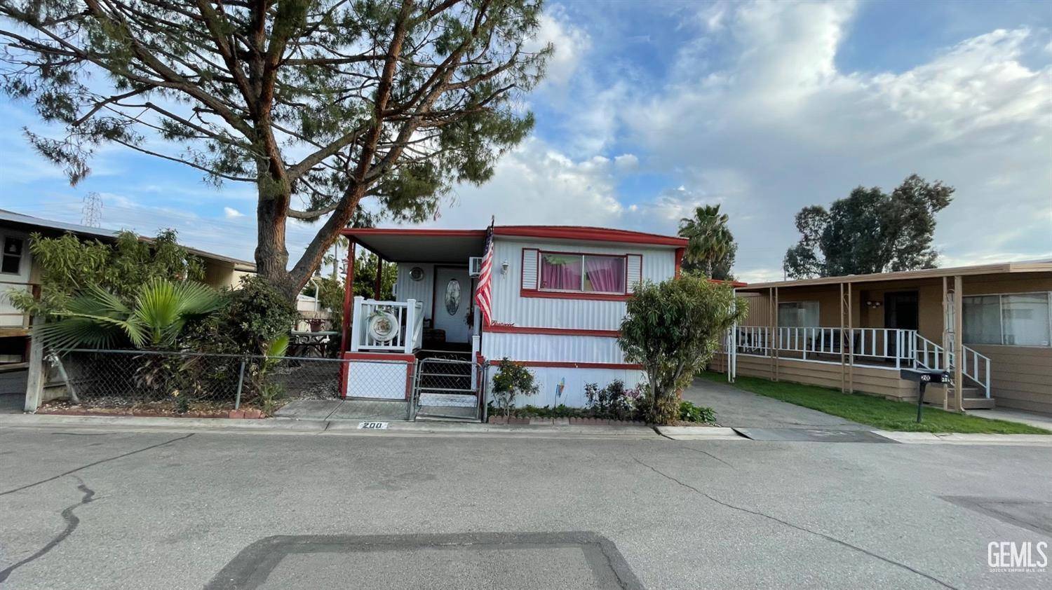 4401 Hughes ln