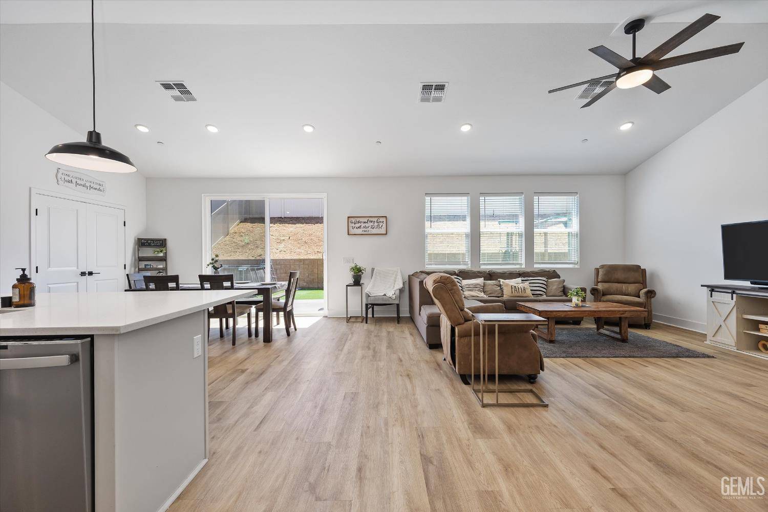 212 Artina Court — photo 4