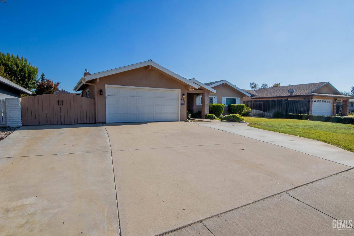 208 Bermuda Street — photo 3