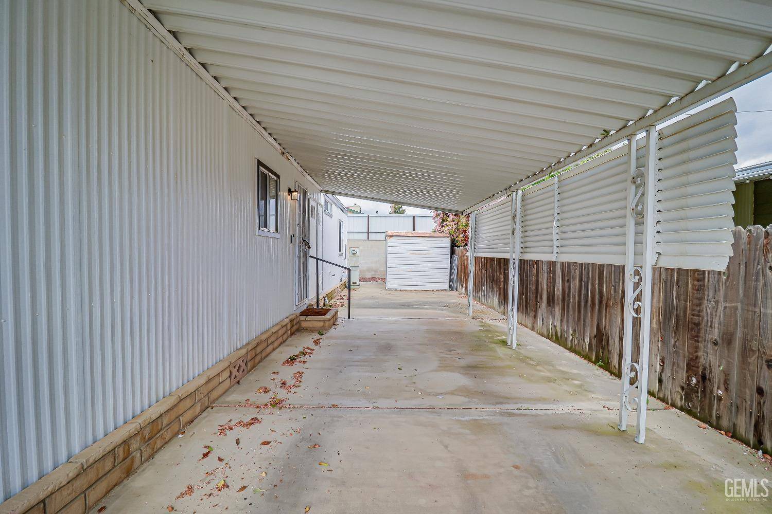 400 E Roberts Lane — photo 4